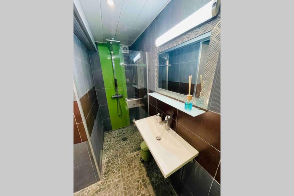 شقة Le Jad Joli F2 Proche Gare, Arenes Avec Terrasse Privee نيم المظهر الخارجي الصورة